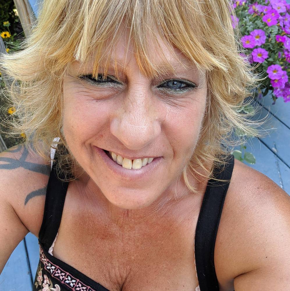 Meet your Posher, Crystal